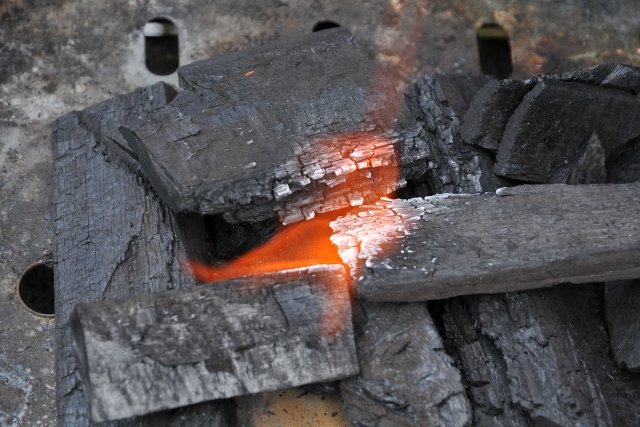 焚き火台を使ったら後始末 初心者でも出来る簡単な消し方とは いくつになっても外遊び